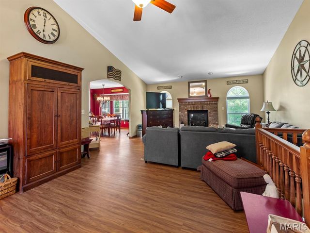 93 Stonebridge Crossing Drive, Maryville, IL 62062