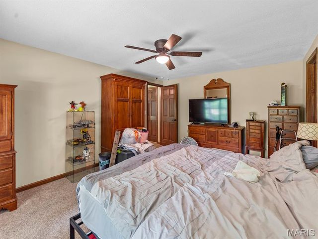 93 Stonebridge Crossing Drive, Maryville, IL 62062