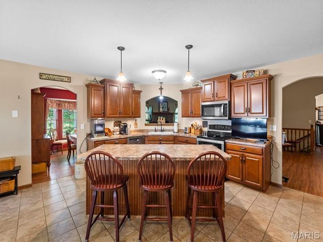 93 Stonebridge Crossing Drive, Maryville, IL 62062
