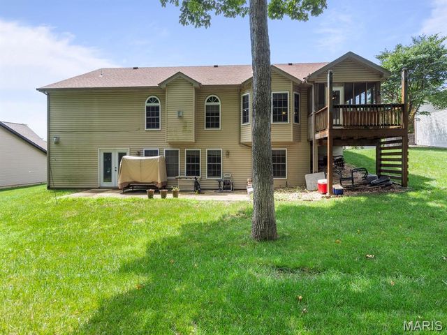 93 Stonebridge Crossing Drive, Maryville, IL 62062