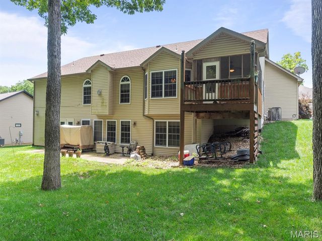 93 Stonebridge Crossing Drive, Maryville, IL 62062