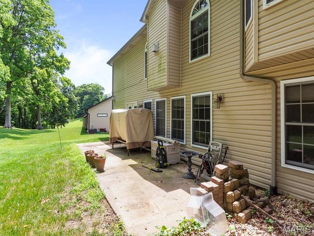 93 Stonebridge Crossing Drive, Maryville, IL 62062