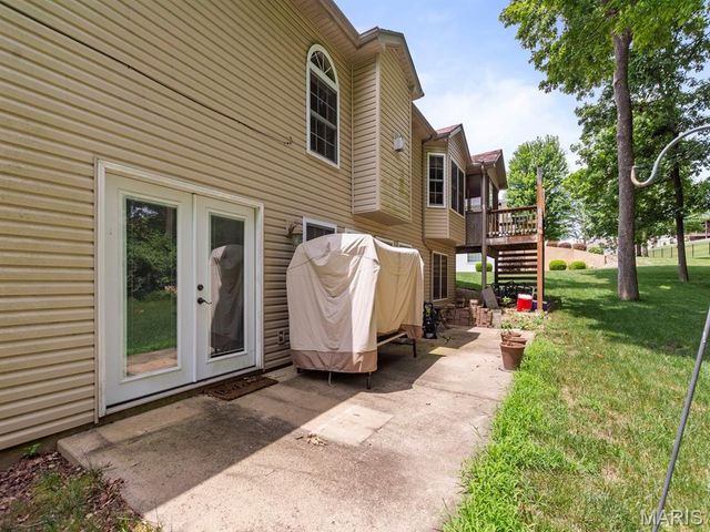 93 Stonebridge Crossing Drive, Maryville, IL 62062