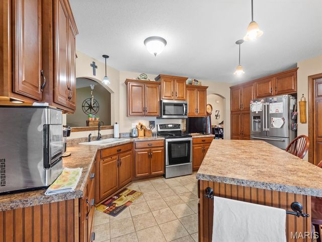 93 Stonebridge Crossing Drive, Maryville, IL 62062
