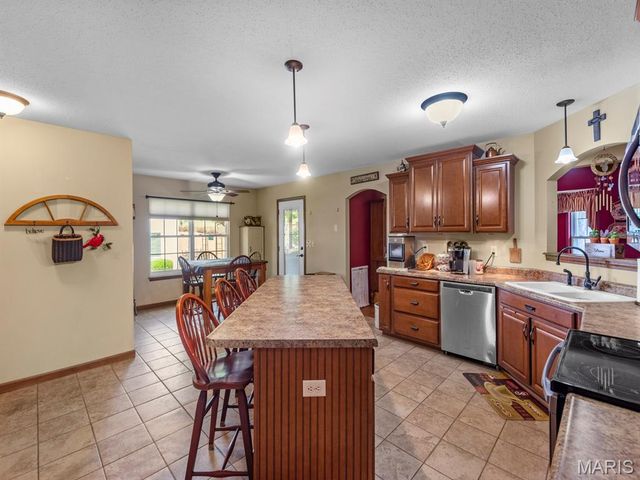 93 Stonebridge Crossing Drive, Maryville, IL 62062