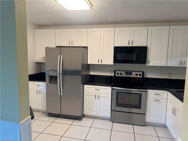 7779 Jewel LN 102, Naples, FL 34109