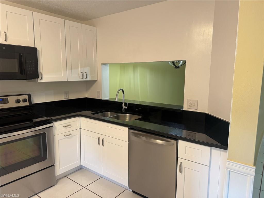 7779 Jewel LN 102, Naples, FL 34109