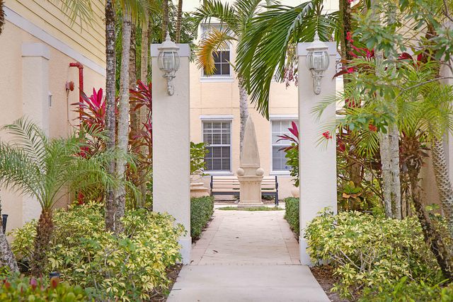 225 Murcia Drive 313, Jupiter, FL 33458