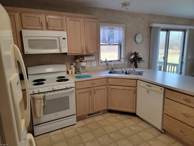 5223 Frontier Road, Avoca, MI 48006