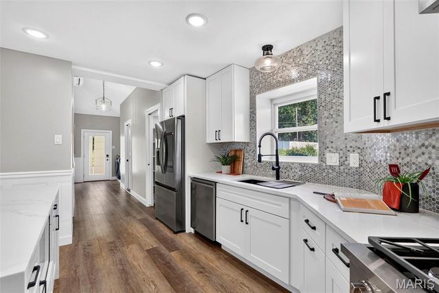 2 Dorclin Lane, St Louis, MO 63128