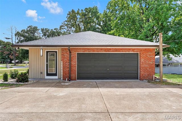 2 Dorclin Lane, St Louis, MO 63128