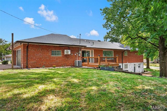 2 Dorclin Lane, St Louis, MO 63128