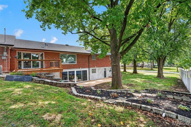 2 Dorclin Lane, St Louis, MO 63128