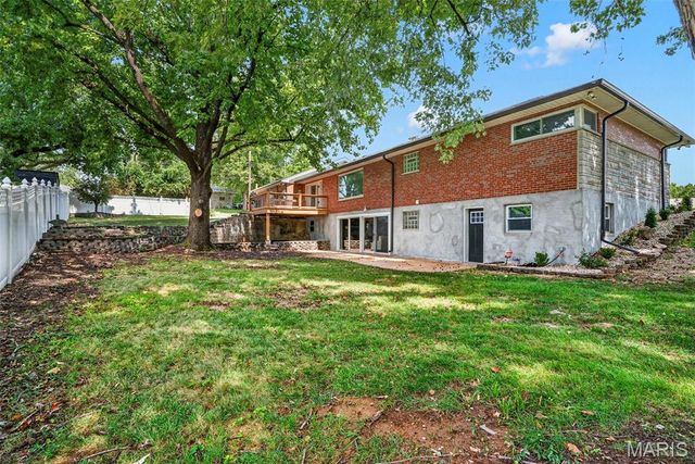 2 Dorclin Lane, St Louis, MO 63128