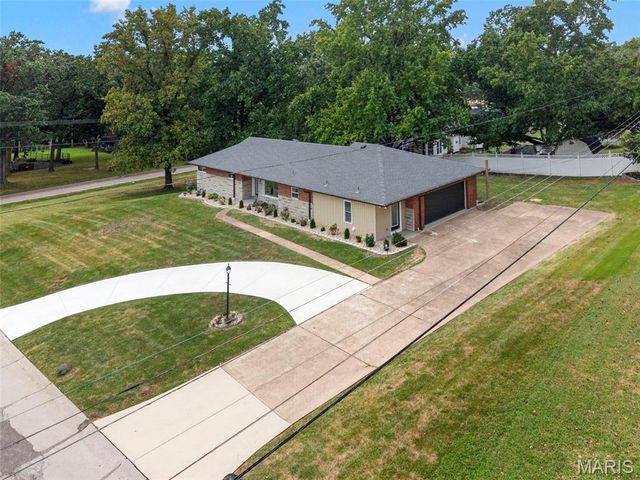 2 Dorclin Lane, St Louis, MO 63128