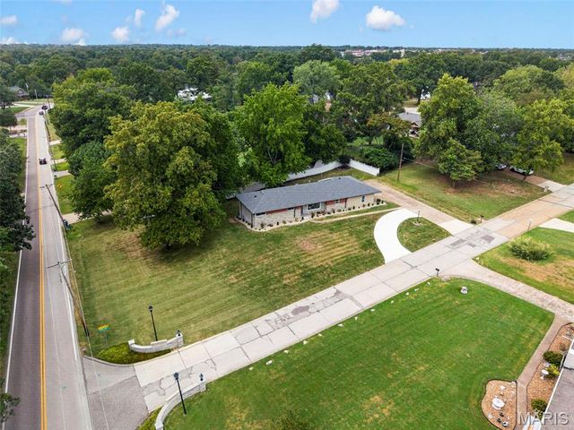 2 Dorclin Lane, St Louis, MO 63128