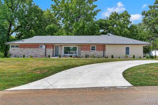 2 Dorclin Lane, St Louis, MO 63128