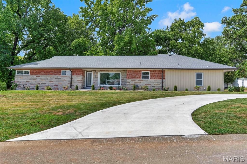 2 Dorclin Lane, St Louis, MO 63128