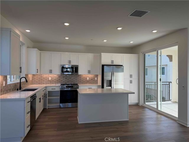 6009 Huntington Drive, Eastvale, CA 92880