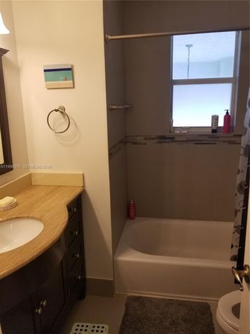 4719 NW 96th Pl, Doral, FL 33178