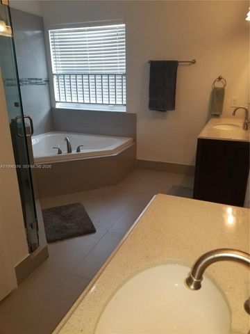 4719 NW 96th Pl, Doral, FL 33178