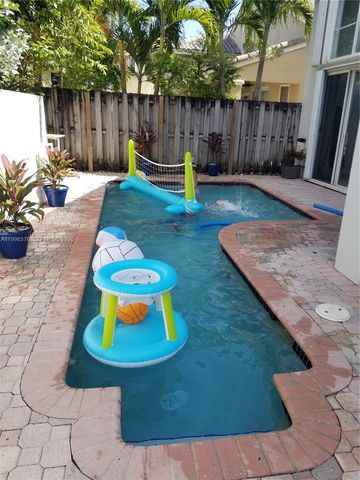 4719 NW 96th Pl, Doral, FL 33178