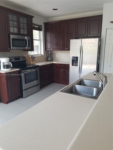 4719 NW 96th Pl, Doral, FL 33178