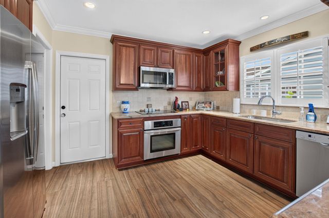 7 Holly Drive, Boynton Beach, FL 33436