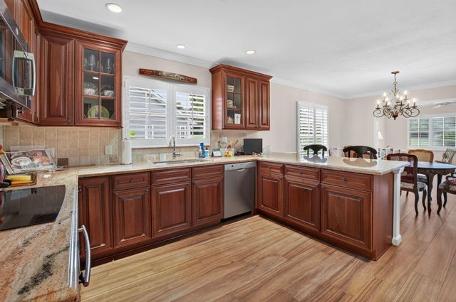 7 Holly Drive, Boynton Beach, FL 33436