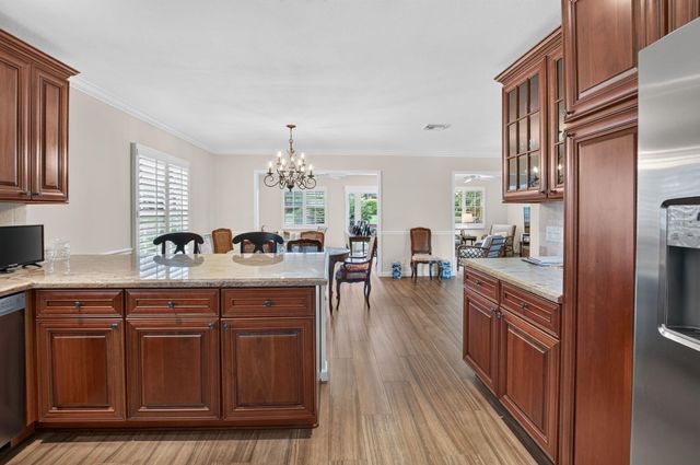 7 Holly Drive, Boynton Beach, FL 33436