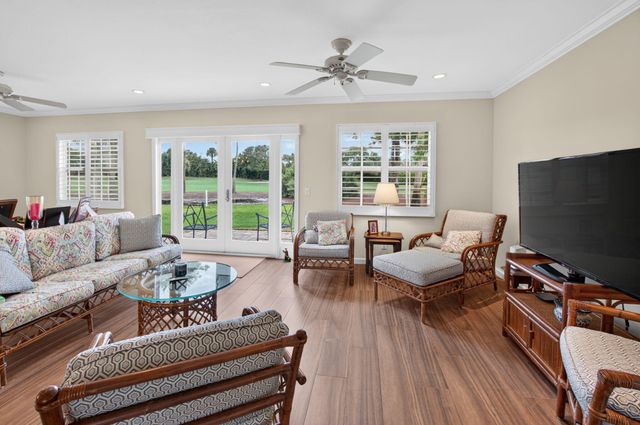 7 Holly Drive, Boynton Beach, FL 33436