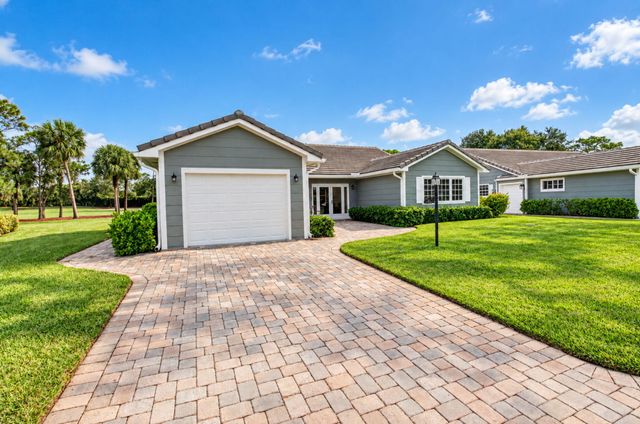 7 Holly Drive, Boynton Beach, FL 33436