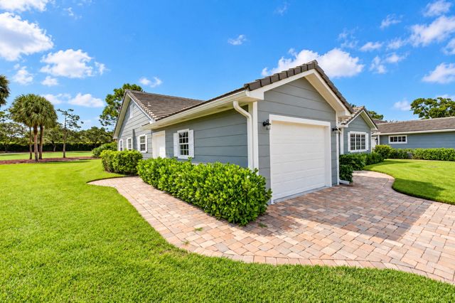 7 Holly Drive, Boynton Beach, FL 33436