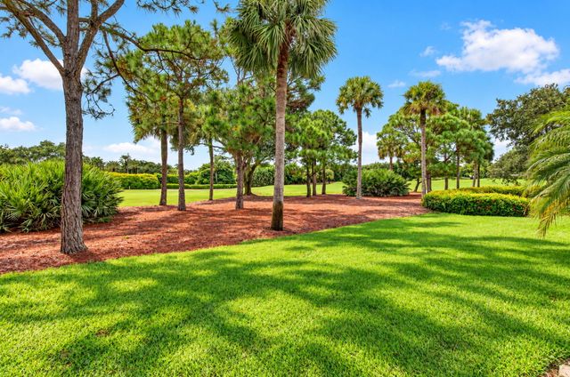 7 Holly Drive, Boynton Beach, FL 33436