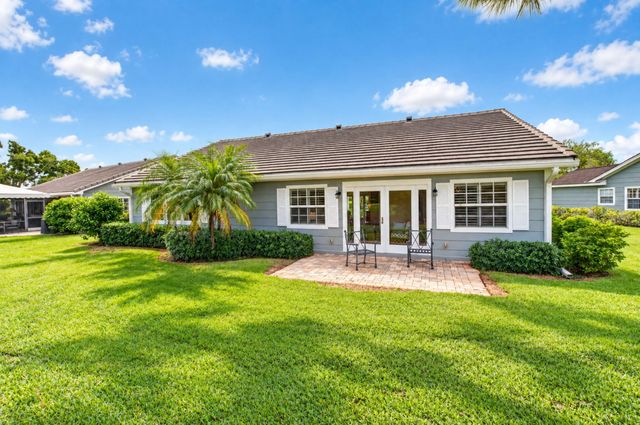 7 Holly Drive, Boynton Beach, FL 33436