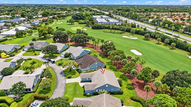 7 Holly Drive, Boynton Beach, FL 33436