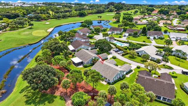 7 Holly Drive, Boynton Beach, FL 33436