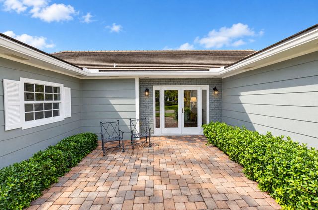 7 Holly Drive, Boynton Beach, FL 33436