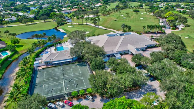 7 Holly Drive, Boynton Beach, FL 33436