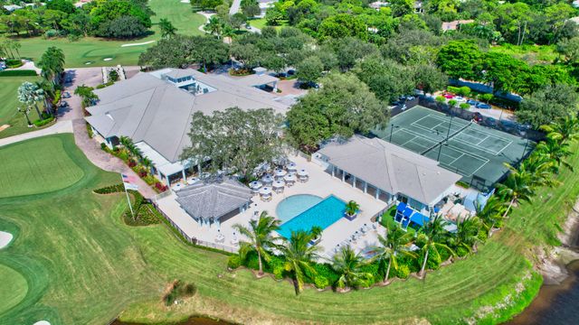 7 Holly Drive, Boynton Beach, FL 33436