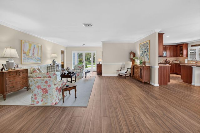 7 Holly Drive, Boynton Beach, FL 33436