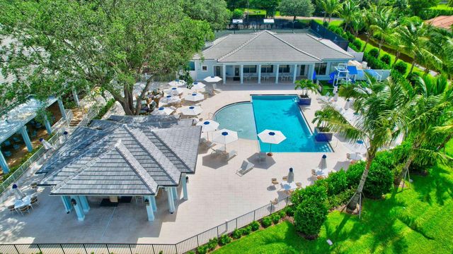 7 Holly Drive, Boynton Beach, FL 33436