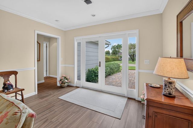 7 Holly Drive, Boynton Beach, FL 33436
