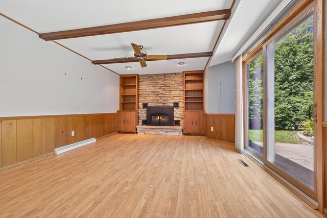 7557 Chapel Hill COURT N, Franklin, WI 53132