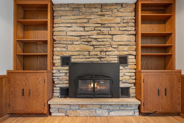 7557 Chapel Hill COURT N, Franklin, WI 53132