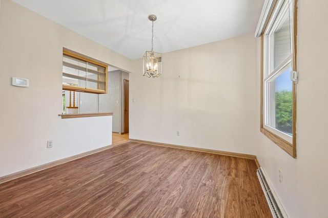 7557 Chapel Hill COURT N, Franklin, WI 53132