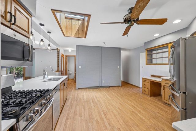 7557 Chapel Hill COURT N, Franklin, WI 53132
