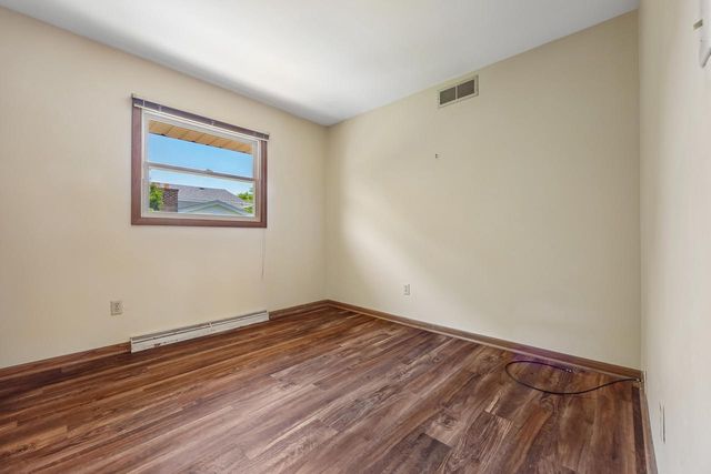 7557 Chapel Hill COURT N, Franklin, WI 53132