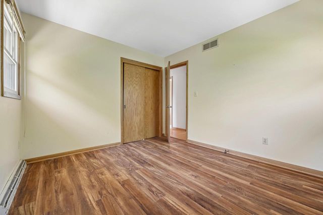 7557 Chapel Hill COURT N, Franklin, WI 53132