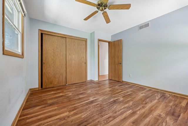 7557 Chapel Hill COURT N, Franklin, WI 53132